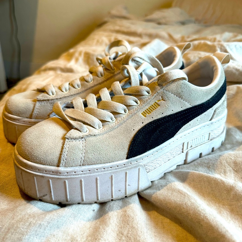 Women’s Puma platform sneakers size 8.5